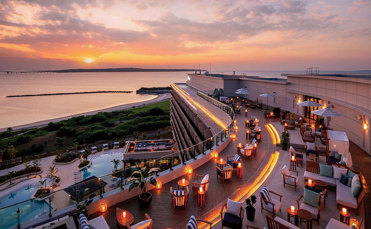 ルーフトップバー「ユナイ」　写真提供：ヒルトン沖縄宮古島リゾート