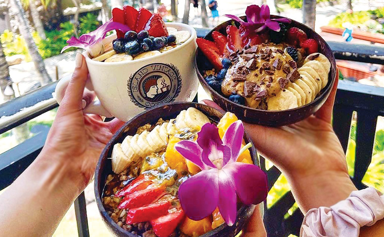 左上から時計回りに、ORIGINAL ACAI BOWL、CACAI MOANA ACAI BOWL、LILIKO I ACAI BOWL<br />
写真提供：Island Vintage Coffee