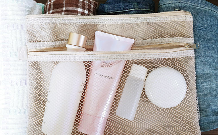 左から容量200ml、120g、40ml、60g<br />
詰め替えずに預け入れ荷物としてパッキングしても、大丈夫な容量です