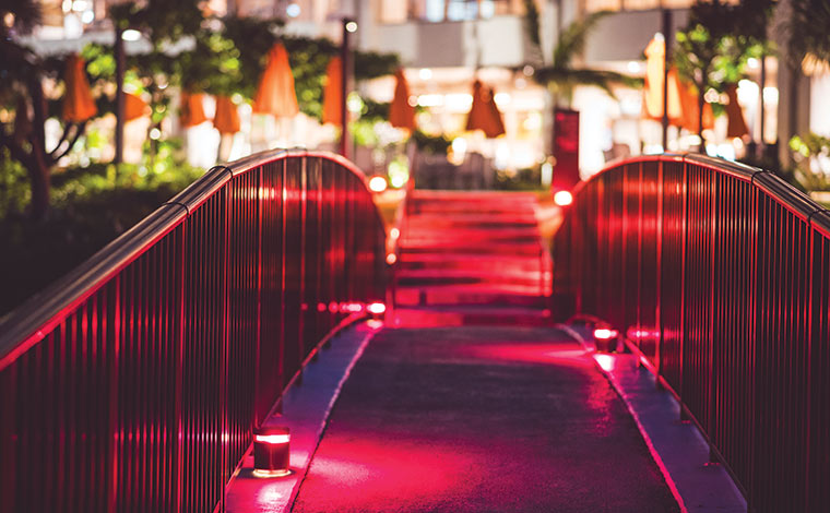 写真提供：ヒルトン沖縄瀬底リゾート　<br />
ガーデンエリアが鮮やかなピンクに染まります