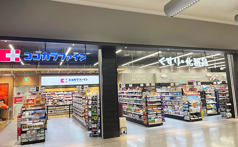 お買い物を楽しめるお店が豊富に立ち並ぶ第1ターミナルビル　<br />
写真提供：マツキヨココカラ＆カンパニー