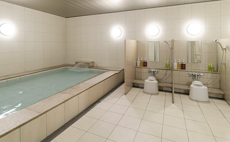旅の疲れも癒やせるファーストキャビン関西空港の大浴場　<br />
写真提供：光明興業株式会社