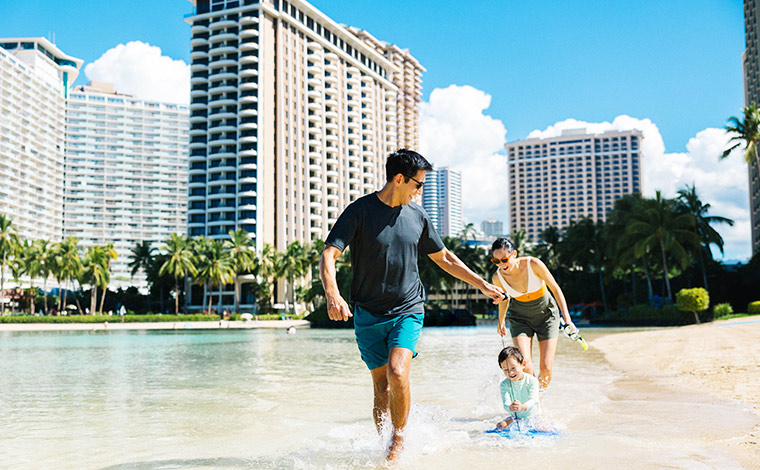 ヒルトン・ハワイアン・ビレッジ・ワイキキ・ビーチ・リゾート内のデューク・カハナモク・ラグーン