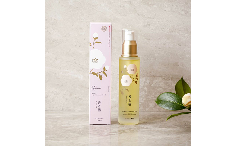 特製つばき油　香る椿RELAX（オーガニック精油配合）3,850円<br />
写真提供：株式会社かづら清