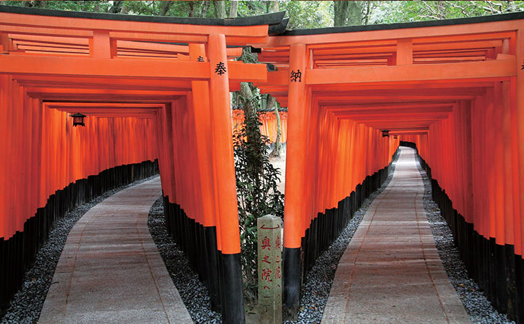 写真提供：伏見稲荷大社