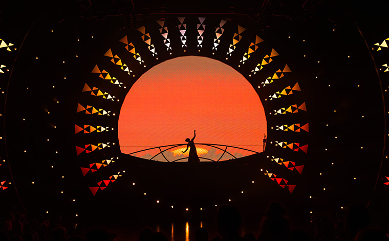 写真提供: シルク・ドゥ・ソレイユ アウアナ