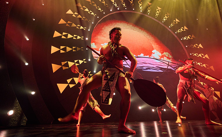 写真提供: シルク・ドゥ・ソレイユ アウアナ