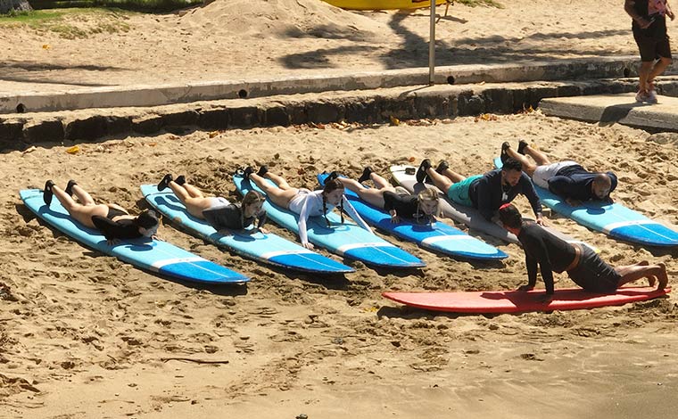 写真提供：ハンズ・ヒーデマン・サーフスクール