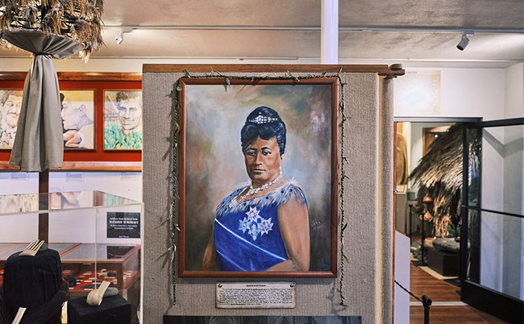 カウアイ島にあるカウアイミュージアムに展示されているカピオラニ王妃の肖像画<br />
写真提供：Hawaii Tourism Authority (HTA) / Ben Ono