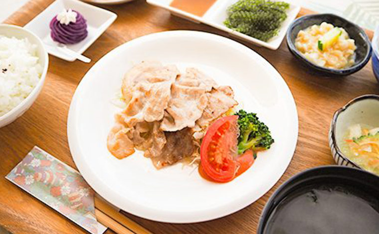 あぐー豚を使った肉料理の「創作ランチ」