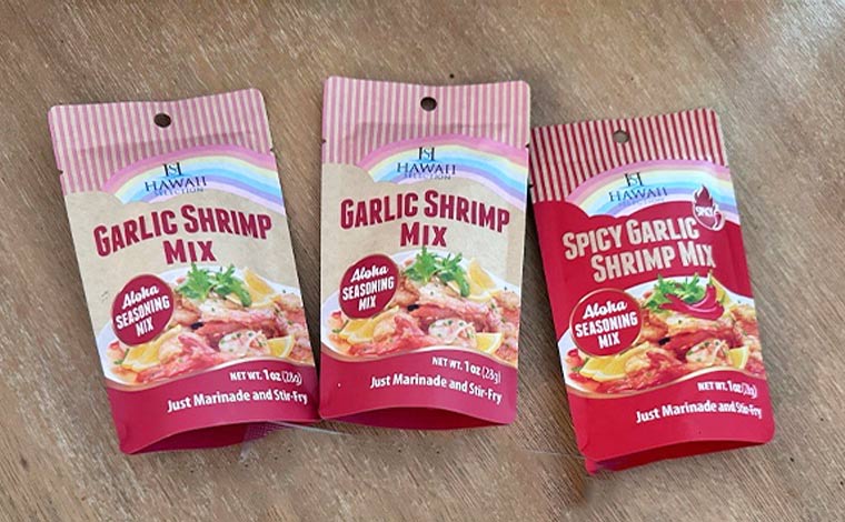 左Hawaii Selection　Garlic Shrimp Mix　右　Hawaii Selection　Spicy Garlic Shrimp Mix