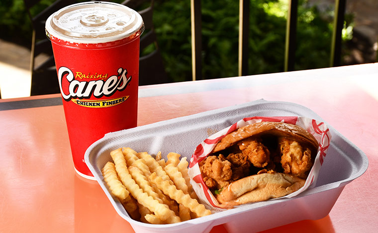 チキンフィンガー3本をバンズに挟んだ「サンドイッチコンボ」11.89ドル