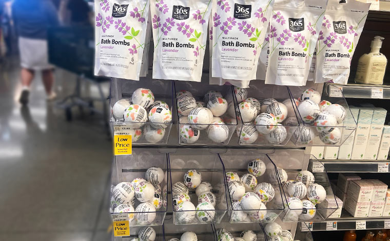 上 バスボム　5個入り6.49ドル　下 バスボム3.49ドル