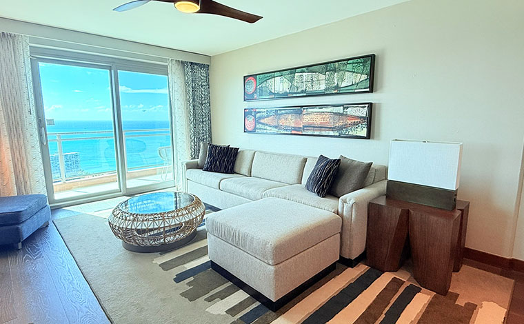 ザ・グランドアイランダー・ヒルトングランドバケーションズクラブ<br />
オーシャンビューの客室のリビング